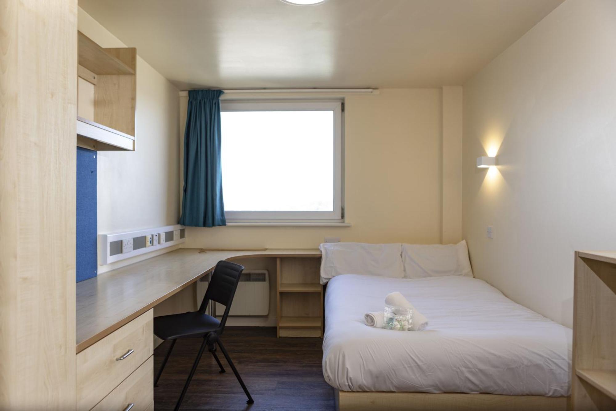 Burley Road Aparthotel